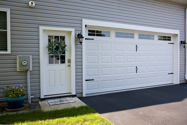 24/7 Emergency Garage Door Panel Replacement experts in Key Vista, FL